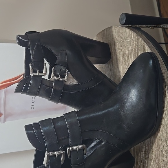 Michael Kors Walden Boots - Picture 1 of 16